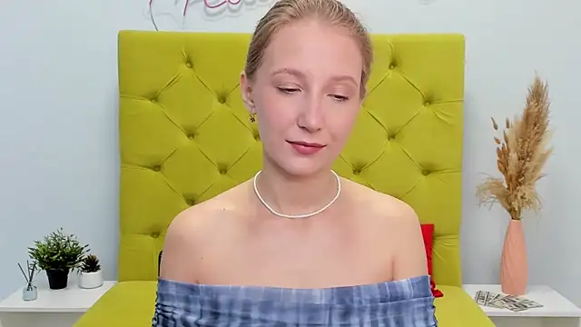 LolaWilsons online show from April 8, 2026, 7:21 am