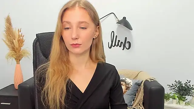 LolaWilsons online show from February 27, 2025, 12:23 pm