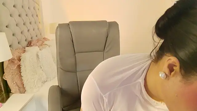 Snapshot of AshleyFerrer chatting on March 26, 2026, 9:29 am AshleyFerrer online show from March 26, 2026, 9:29 am