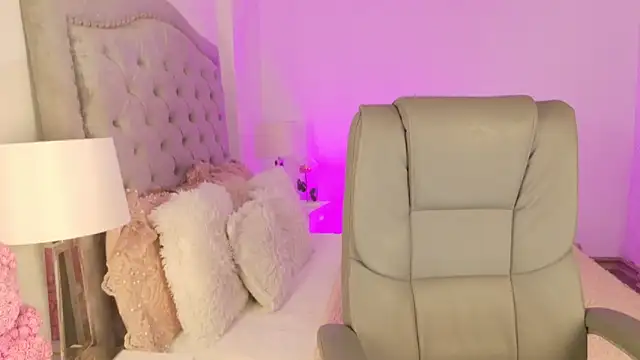 Snapshot of AshleyFerrer chatting on March 17, 2026, 5:27 pm AshleyFerrer online show from March 17, 2026, 5:27 pm