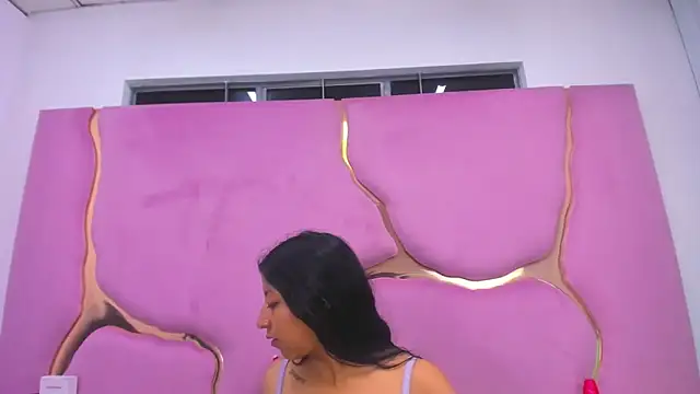 VaneLin18 online show from November 19, 2025, 11:05 pm