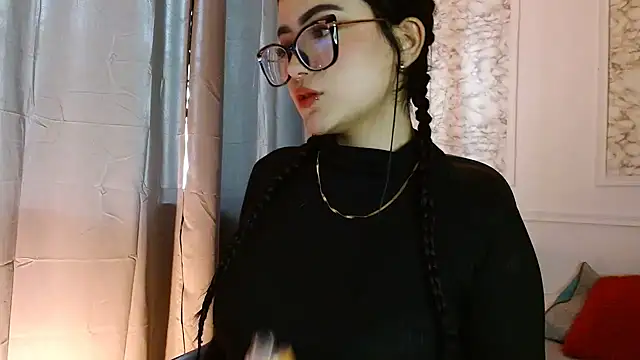 Snapshot of Susana_hank2 chatting on February 12, 2025, 9:22 pm Susana hank2 online show from February 12, 2025, 9:22 pm