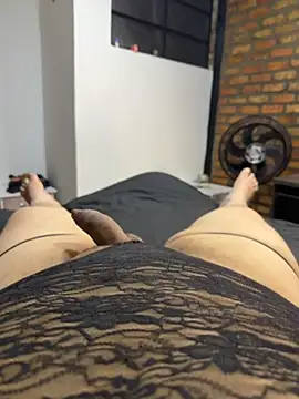 Snapshot of valenthottie chatting on March 15, 2026, 10:06 pm valenthottie online show from March 15, 2026, 10:06 pm