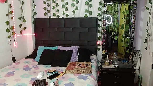 the lesbian game online show from September 11, 2025, 1:49 am