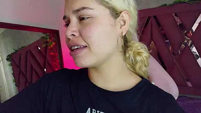 Haelycute online show from February 15, 2026, 12:26 pm