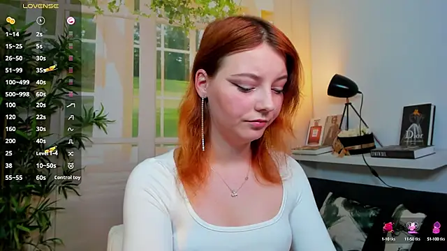 pretty little thing online show from October 16, 2025, 3:09 pm