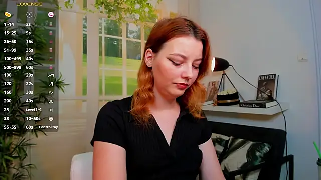 pretty little thing online show from November 10, 2025, 12:32 pm