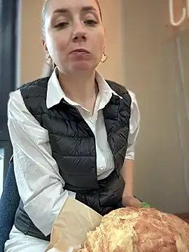 Crazy-Rosa online show from March 12, 2025, 12:36 pm