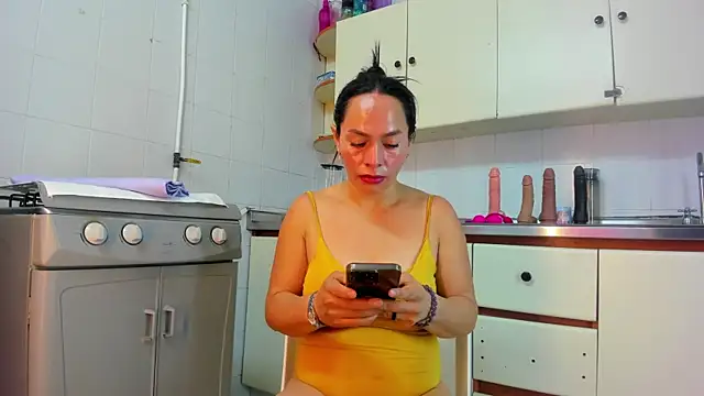 MaduraLuciana online show from November 20, 2025, 10:27 am