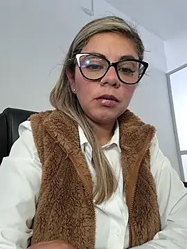 Cata Office-12 online show from November 27, 2025, 4:18 pm