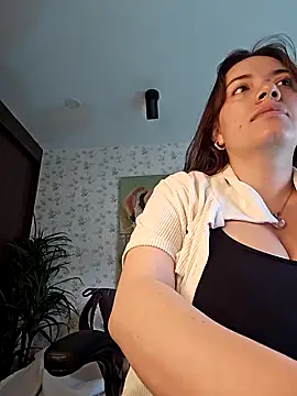 Snapshot of valery_mora chatting on February 8, 2025, 1:22 pm valery mora online show from February 8, 2025, 1:22 pm