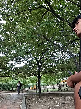 Snapshot of _Ottis_ chatting on March 19, 2026, 7:36 pm Ottis online show from March 19, 2026, 7:36 pm