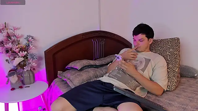 Snapshot of _Ottis_ chatting on March 6, 2026, 11:00 pm Ottis online show from March 6, 2026, 11:00 pm