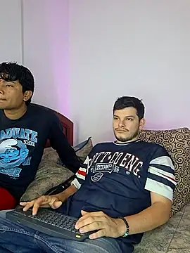 Snapshot of _Ottis_ chatting on April 5, 2026, 2:18 am Ottis online show from April 5, 2026, 2:18 am