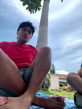 Snapshot of _Ottis_ chatting on April 9, 2026, 3:51 pm Ottis online show from April 9, 2026, 3:51 pm