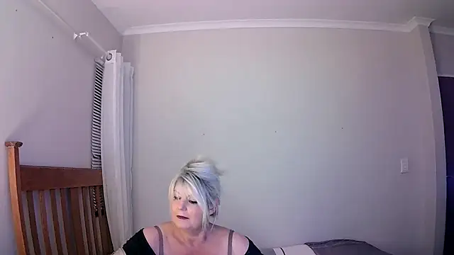 Miahotmilf online show from January 24, 2025, 9:37 pm