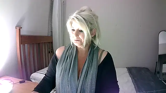 Miahotmilf online show from January 10, 2025, 11:29 pm