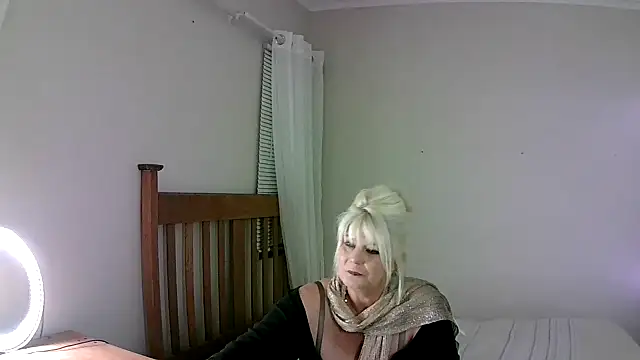 Miahotmilf online show from March 1, 2025, 8:42 pm