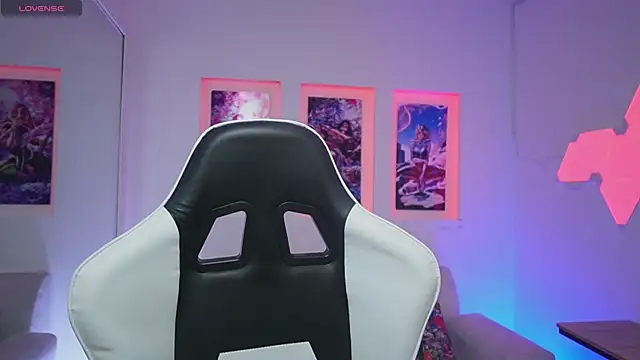 KayraOwen online show from September 18, 2025, 11:35 am