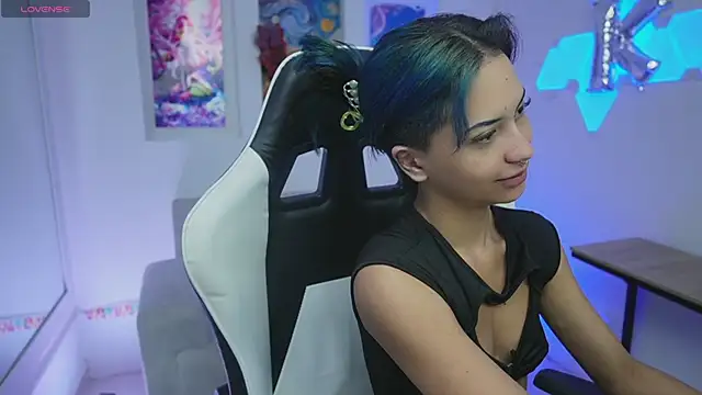 KayraOwen online show from October 21, 2025, 12:37 pm