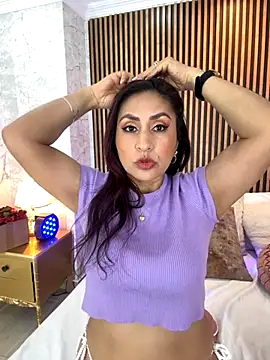 MonicaMoret online show from October 1, 2025, 12:20 pm