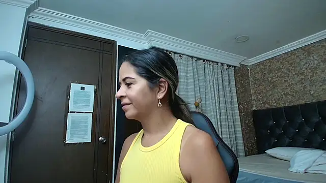 Snapshot of stella_xue chatting on October 18, 2025, 9:17 pm stella xue online show from October 18, 2025, 9:17 pm