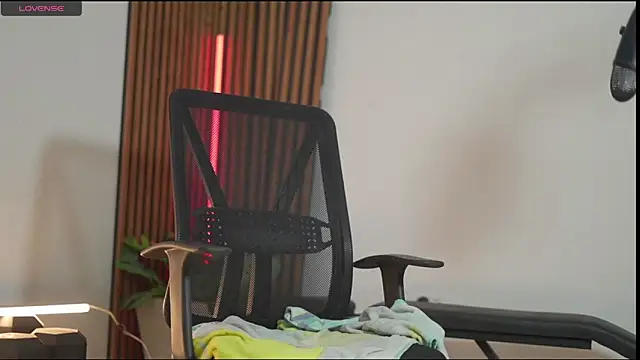 Deiv SW1 online show from March 17, 2025, 4:33 pm