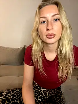 belle98 online show from November 17, 2025, 3:49 pm