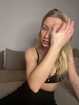 belle98 online show from December 20, 2025, 2:53 pm