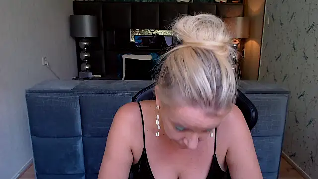 Wendysexyx online show from September 28, 2025, 2:02 pm