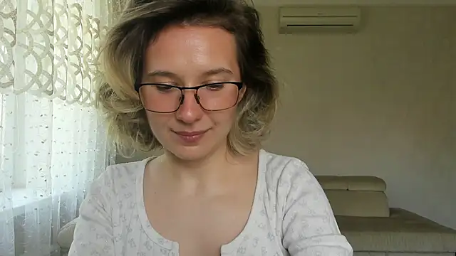 Lilith lutherlow online show from May 26, 2026, 1:09 pm