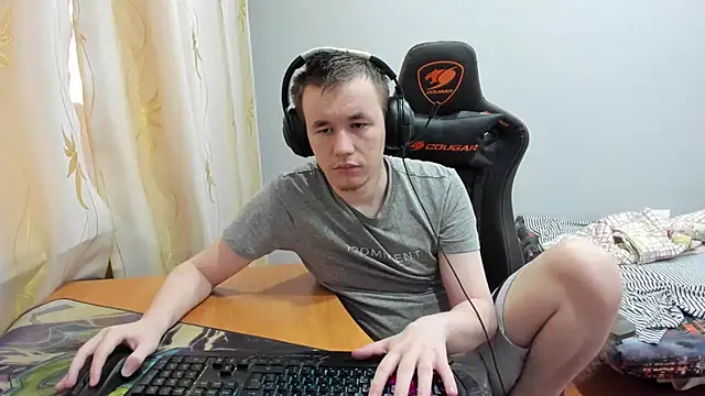 iliaskrislove online show from November 11, 2025, 12:22 pm