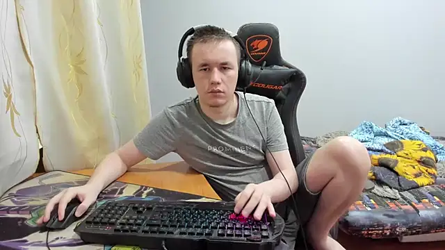 iliaskrislove online show from October 28, 2025, 10:52 pm