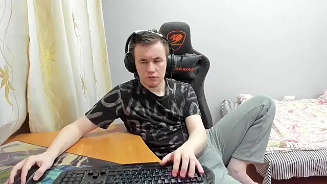 iliaskrislove online show from November 20, 2025, 1:12 pm