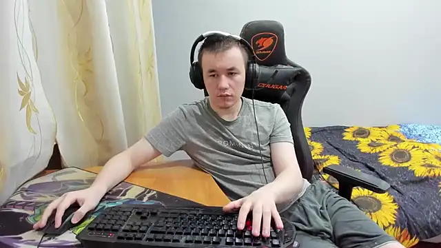 iliaskrislove online show from October 31, 2025, 2:30 am