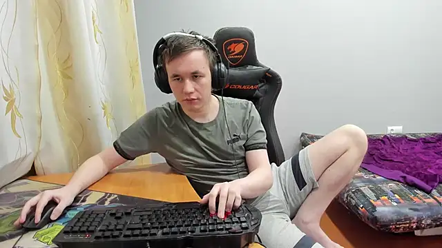 iliaskrislove online show from December 20, 2025, 6:44 pm