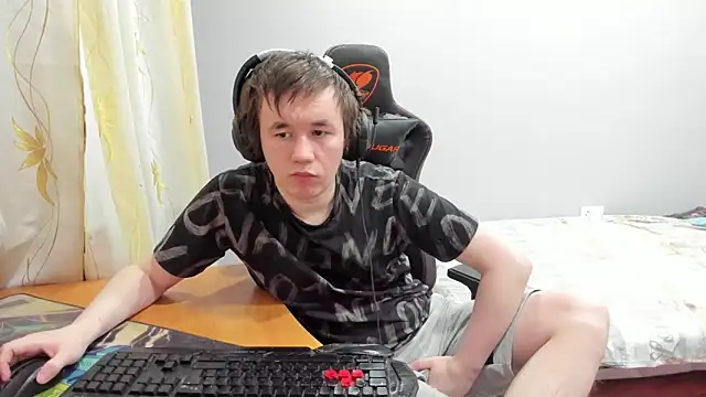 iliaskrislove online show from February 9, 2026, 1:03 am