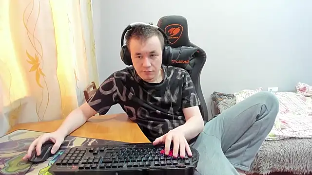 iliaskrislove online show from November 5, 2025, 8:50 am