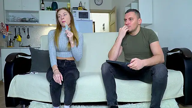 littlesweettifany online show from December 4, 2025, 11:20 am