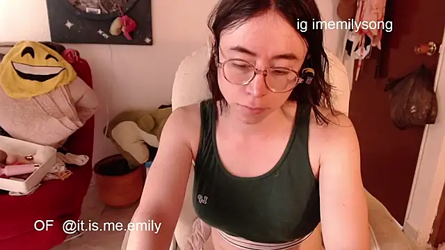 Snapshot of emily_pearl_ chatting on March 3, 2026, 4:03 pm emily pearl online show from March 3, 2026, 4:03 pm