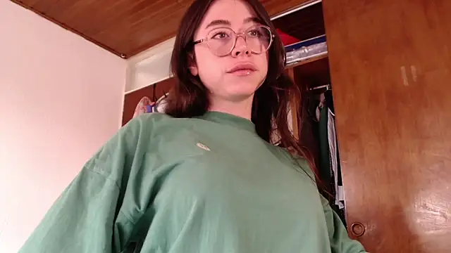 emily pearl  online show from November 20, 2025, 6:41 pm