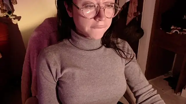 emily pearl  online show from November 14, 2025, 10:57 pm