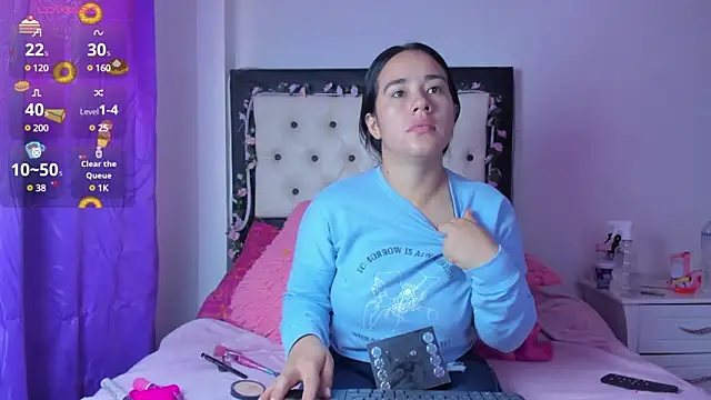 Snapshot of Veeronica_Smith chatting on February 14, 2025, 1:29 pm Veeronica Smith online show from February 14, 2025, 1:29 pm