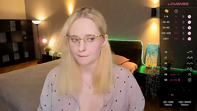 Aemilia  online show from March 14, 2025, 8:42 am