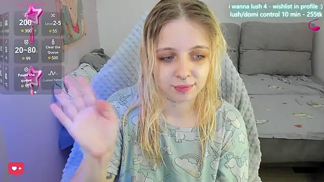 Alice Halle online show from March 22, 2025, 1:52 pm