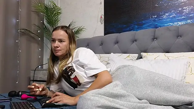 Strip-Lady online show from July 20, 2026, 1:35 pm