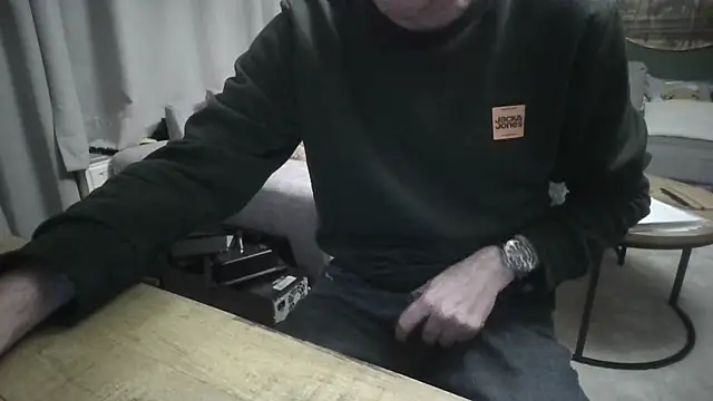 Snapshot of Michealtje85 chatting on January 8, 2026, 11:22 pm Michealtje85 online show from January 8, 2026, 11:22 pm