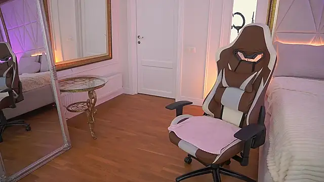 Snapshot of CozyMell chatting on March 24, 2026, 2:28 pm CozyMell online show from March 24, 2026, 2:28 pm