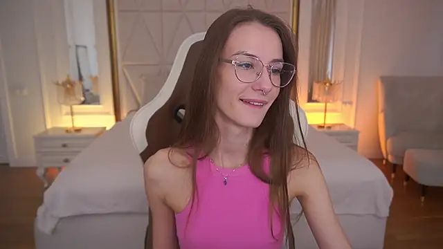 Snapshot of CozyMell chatting on February 4, 2026, 7:58 am CozyMell online show from February 4, 2026, 7:58 am