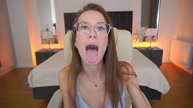 Snapshot of CozyMell chatting on February 10, 2026, 2:38 pm CozyMell online show from February 10, 2026, 2:38 pm